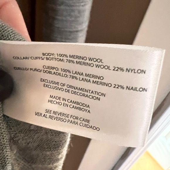 Banana Republic Gray V-Neck Sweater medium merino wool - Picture 4 of 7